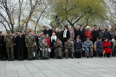 Na nástup na Vítkově se přišla podívat řada veteránů 2