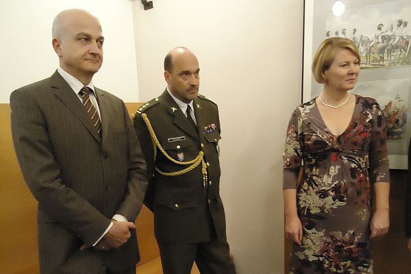 Zahájení výstavy - zleva místostarosta Prahy 3 Jiří Matušek, ředitel VHÚ Aleš Knížek a starostka Vladislava Hujová
