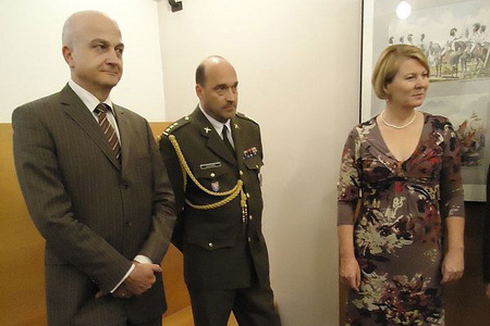 Zahájení výstavy - zleva místostarosta Prahy 3 Jiří Matušek, ředitel VHÚ Aleš Knížek a starostka Vladislava Hujová