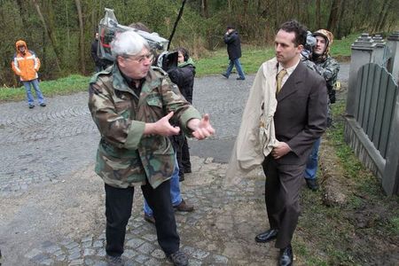 Jaroslav Čvančara ještě koriguje držení samopalu