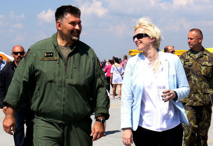 Den otevřených dveří na náměšťském letišti lákal na letové ukázky i techniku