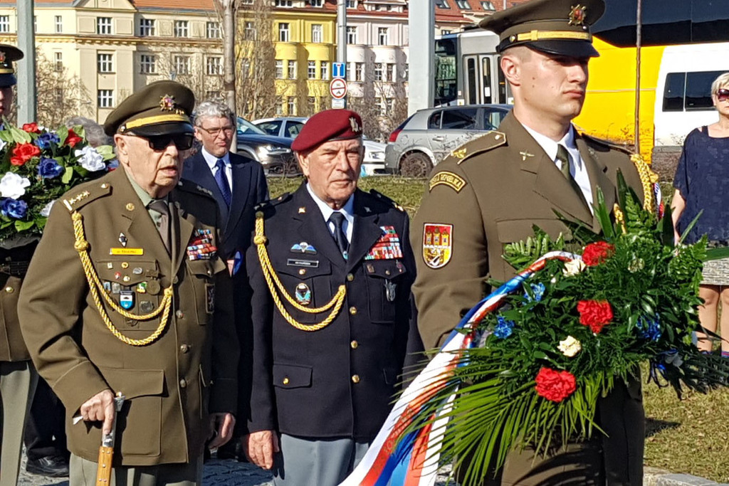 Nechyběli zástupci veteránských organizací.