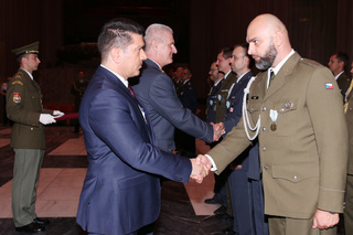  Chargé d´affaires Irácké republiky v ČR Ishan Yaseen Shakir Alawady a plukovník gšt. Milan Malík náčelník štábu Velitelství Vzdušných sil