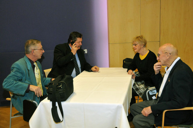 ...nechyběl ani čestný předseda ČSOL armádní generál Tomáš Sedláček (vpravo v popředí)