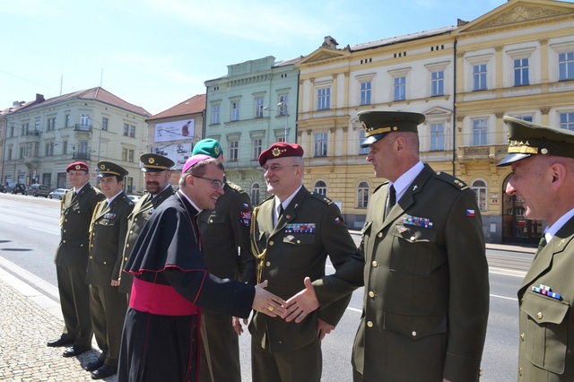 Mons. Tomáš Holub pozdravil kaplany Armády ČR