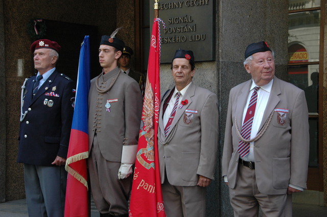 Vzpomínky se tradičně účastní i zástupci Sokola