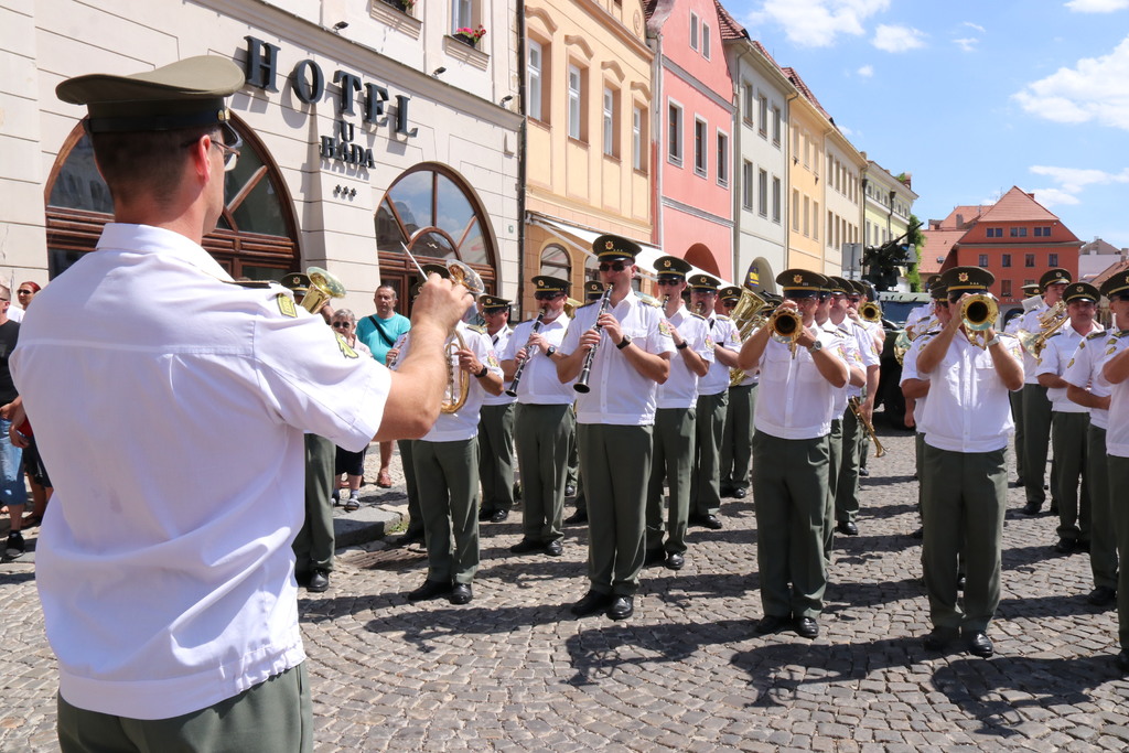 Ústřední hudba Armády České republiky při slavnostním nástupu u příležitosti 25. výročí 4. brn