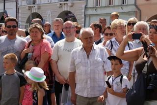 Slavnostní nástup 4. brigády rychlého nasazení si nenechaly ujít stovky diváků a obyvatel Žatce