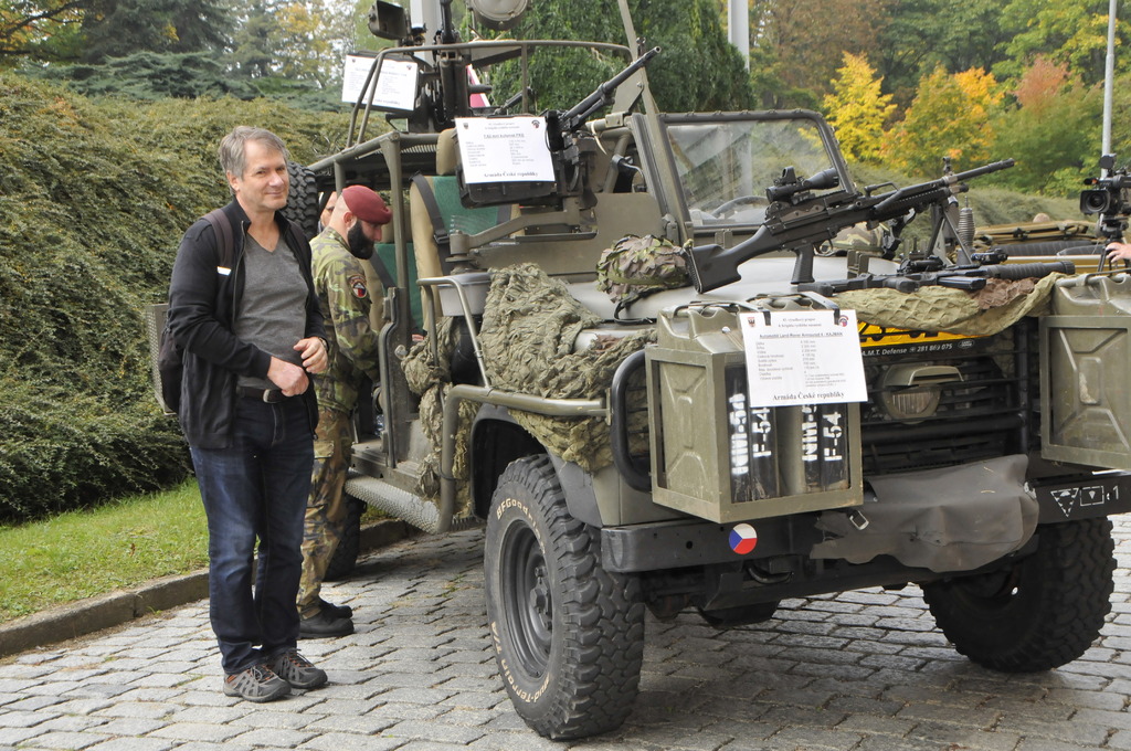 Land Rover Defender 130 Kajman