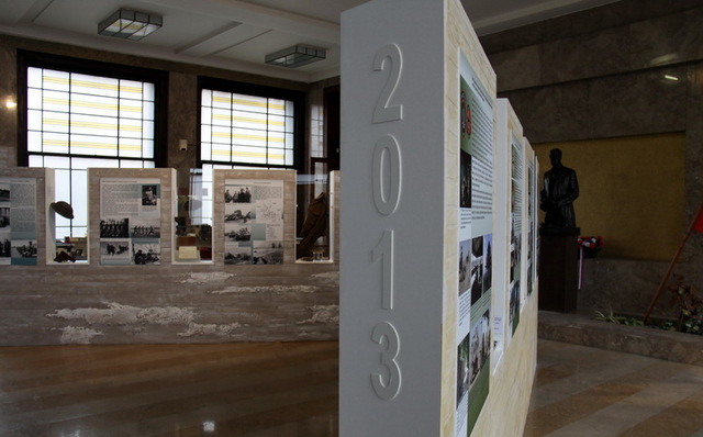 Celkový pohled na expozici ve slavnostním foyer muzea – 2013