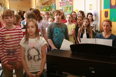 Pražská stonožková škola v Kladské opět rozkvetla