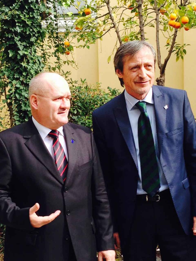 Český a maďarský ministr obrany Martin Stropnický a Csaba Hende