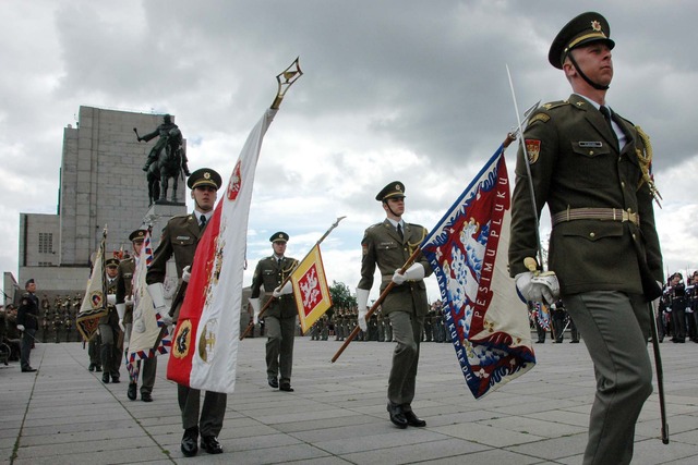 Přinesení historických praporů za zvuků Husitského chorálu