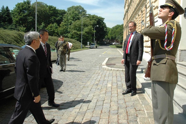 Z přijetí náměstka ministra národní obrany Vietnamu na Ministerstvu obrany ČR 1