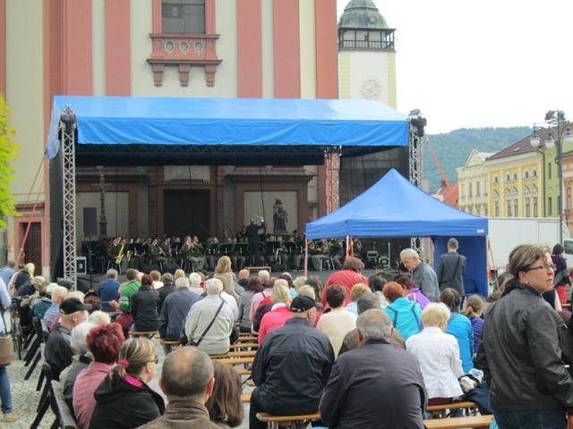  Hranické náměstí se zaplnilo dlouho před začátkem koncertu