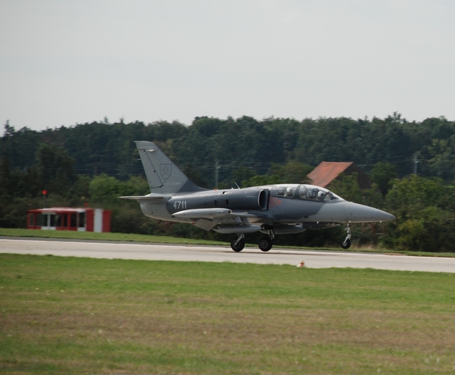 První zahraniční letoun L-39 Albatros ze Slovenska při přistání v Náměšti
