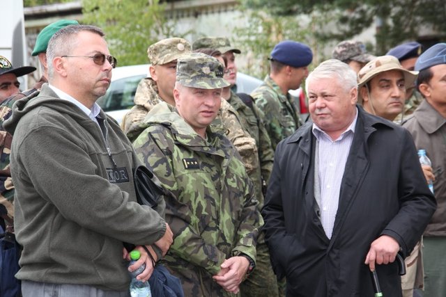  Plukovník Svoboda v rozhovoru se senátorem Táborským a poslancem Sedlářem