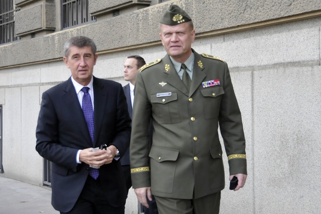 1. místopředsedu vlády pro ekonomiku a ministra financí Andreje Babiše přivítal na generálním štábu náčelník Generálního štábu AČR generálporučík Josef Bečvář