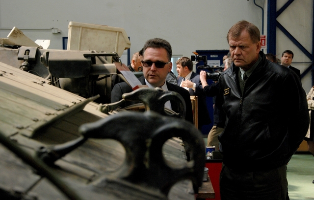  V rámci pracovního setkání si genpor. Josef Bečvář prohlédl výrobní provozy VOP CZ