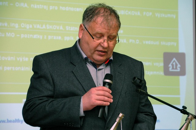 Náměstek Antonín Rada při projevu