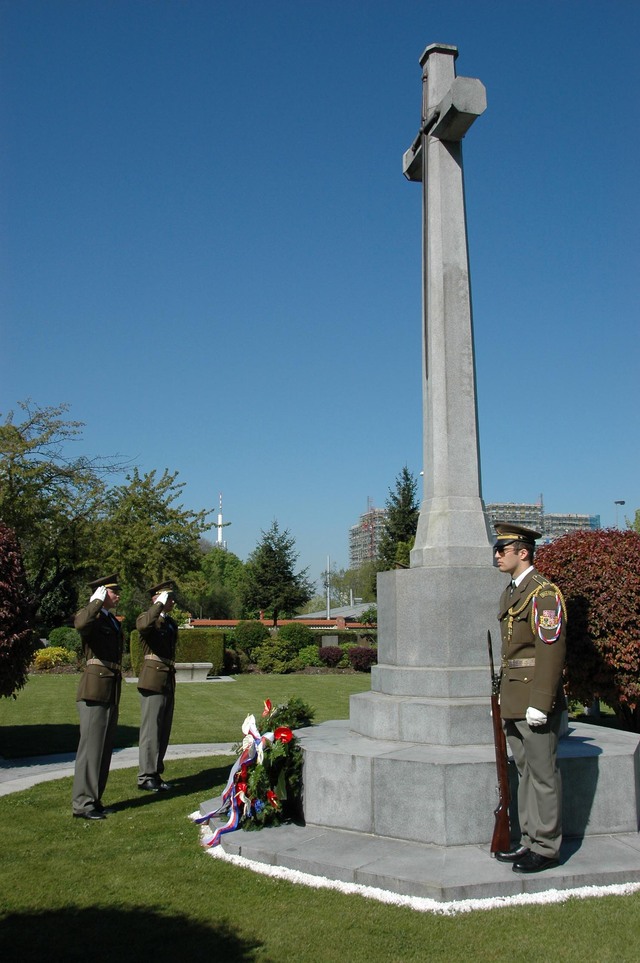 Pietní vzpomínka byla zahájena na čestném pohřebišti vojáků Commonwealthu 