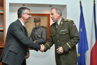 Ilustrační obrázek ke článkuStudenti NATO Defence College i s českým děkanem zavítali do Prahy