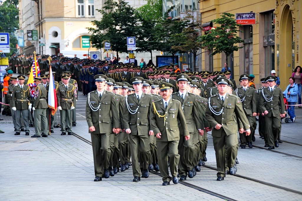 Nástup studentů z Rašínovy třídy