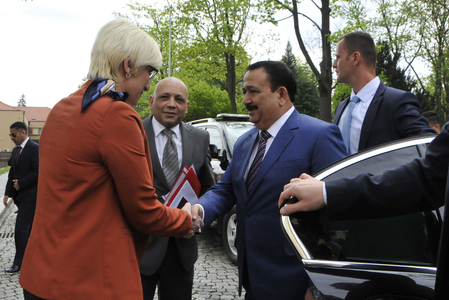 Ministryně obrany Karla Šlechtová vítá iráckého protějška Erfana Mahmooda Abdalgafoura Al-Heialiho