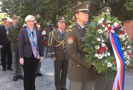 Terezínské tryzny se účastnila také ministryně obrany Karla Šlechtová