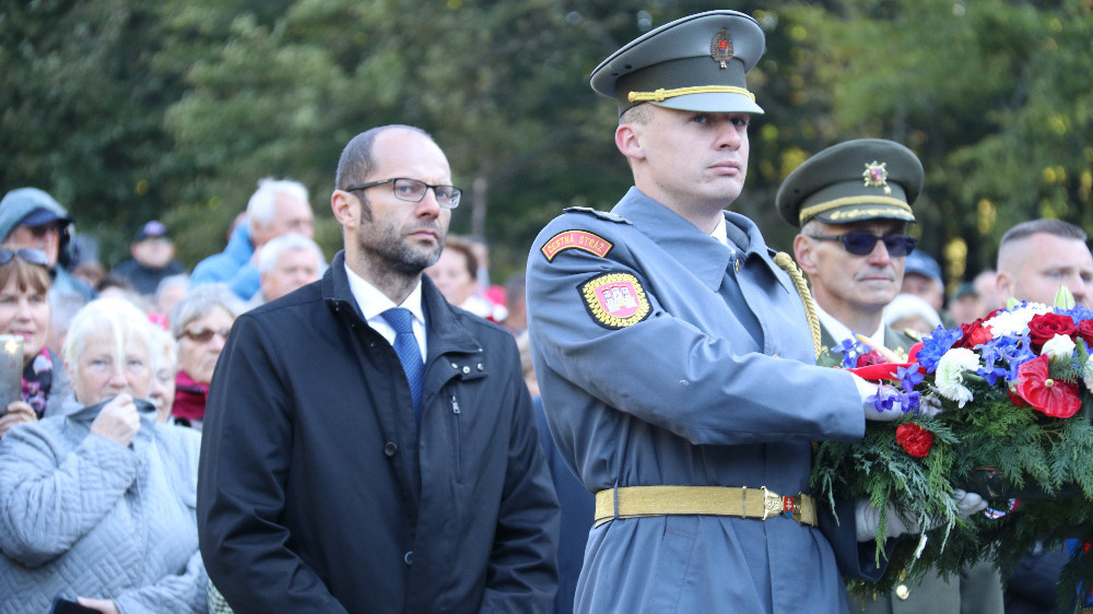 Náměstek ministra obrany Pavel Beran uctil památku padlých na Dukle