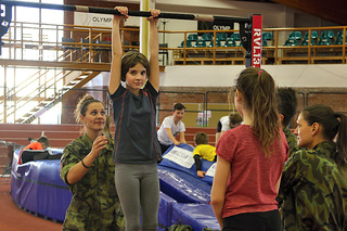 Děti si vyzkoušely, jak dlouho vydrží na hrazdě