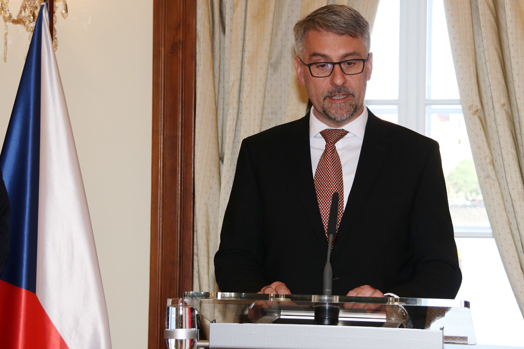 Ministr obrany Lubomír Metnar při projevu v Lichtenštejnském paláci