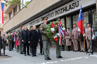 Z pietního aktu před Českým rozhlasem