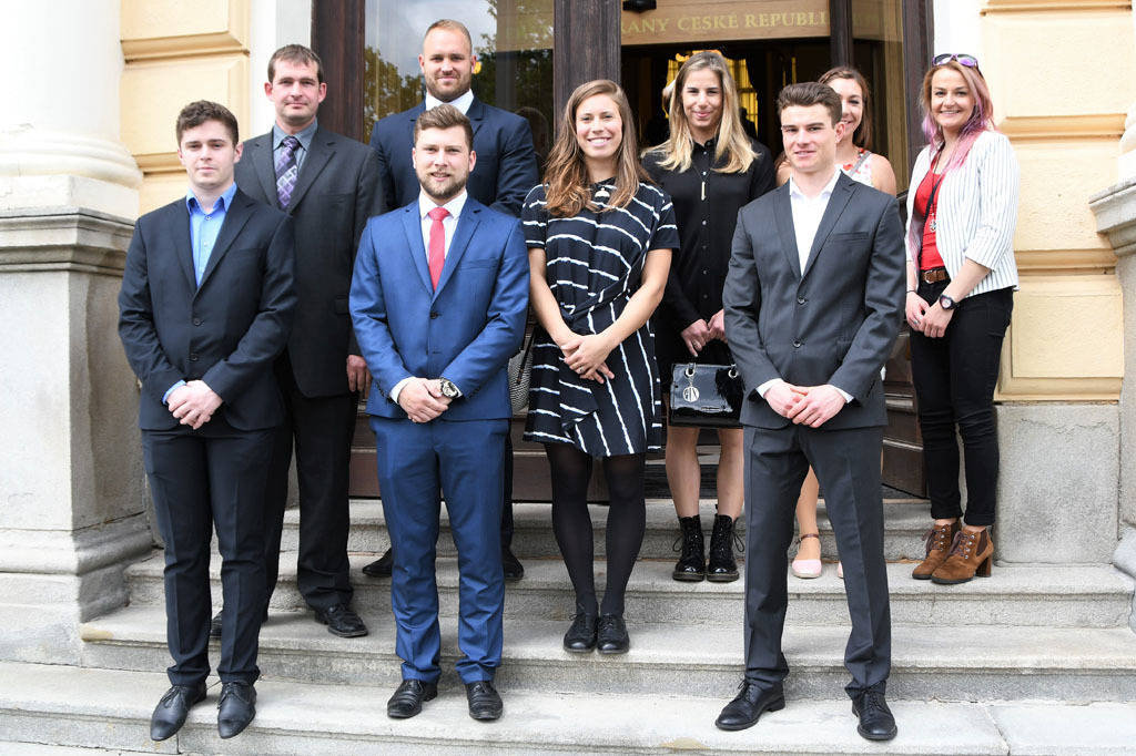 Devět nejlepších sportovců za zimní sezonu 2019 přijal ministr obrany
