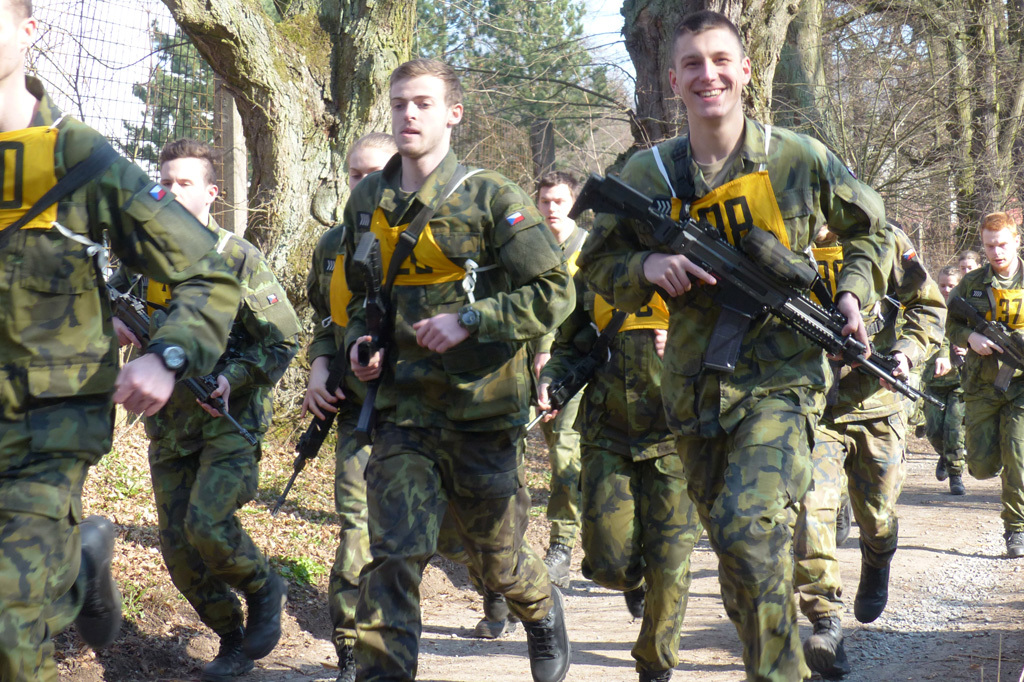Během praktické části maturity museli studenti zvládnout běh na 5,7 km.