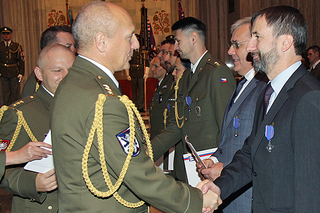 Náčelník Vojenské policie Miroslav Murček ocenil i velvyslance ČR v Afghánistánu Petra Štěpánka