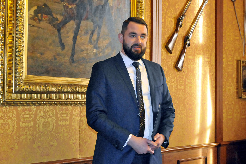Náměstek pro řízení sekce vyzbrojování a akvizic ministerstva obrany Filip Říha při krátkém projevu před podpisem smlouvy ve Vojenském salonku Ministerstva obrany ČR