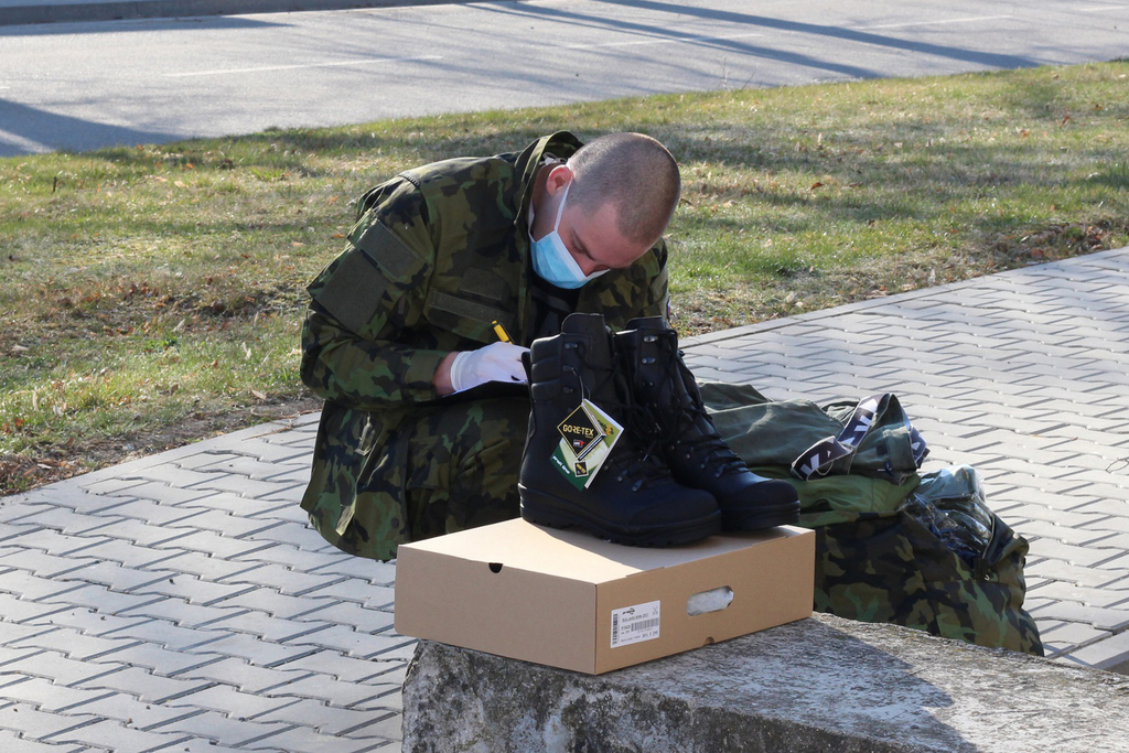 Nový rekruti bez roušek nenastoupí