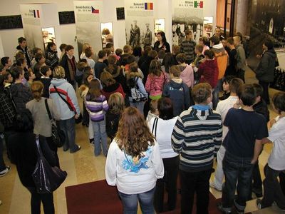 Jedna z nedávných školních návštěv v Armádním muzeu Žižkov