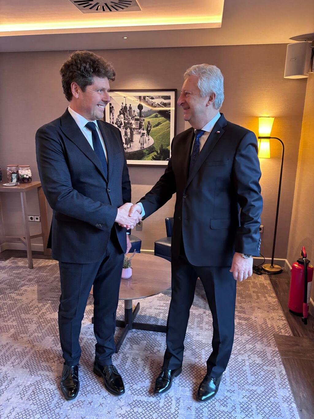 Ještě před zahájením konference se ministr obrany setkal s velvyslancem ČR v SRN Jiřím Čisteckým