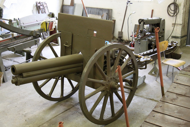 Těsně před dokončením restaurátorských prací: 7,5cm polní kanón d/29 vz. 11 (1)