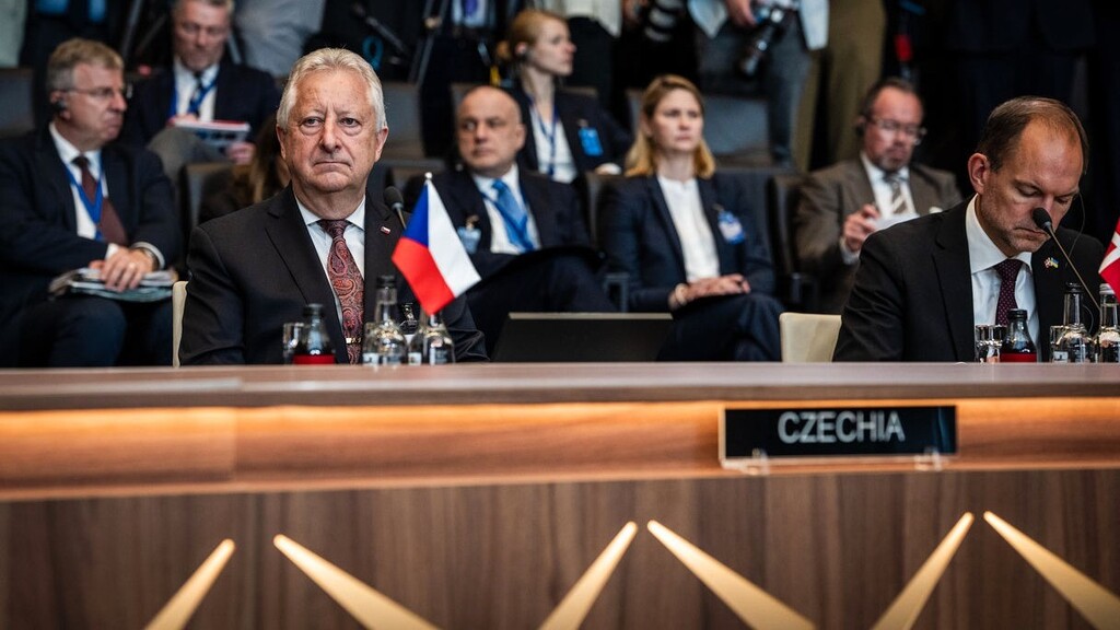 Ministr obrany Jaromír Zůna jednal v sídle NATO, tématem byl i evropský příspěvek ke společné obraně