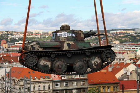 Tank LTP nad Prahou