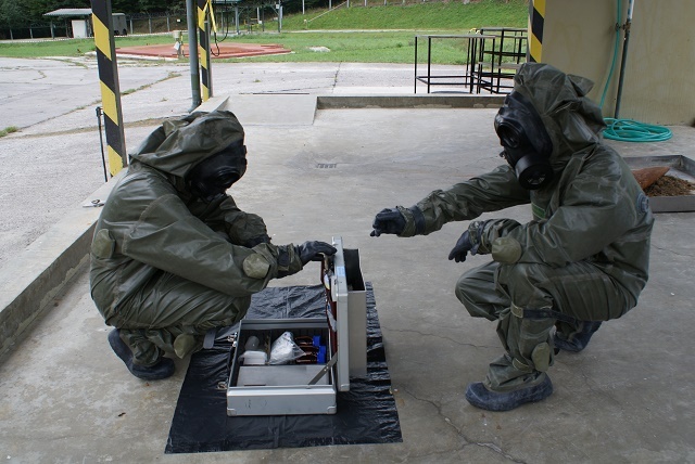  Chemici při detekci otravných látek