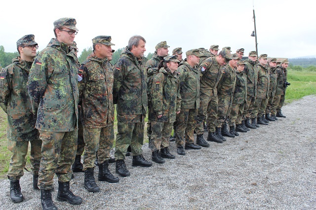  Německý tým při zahájení střeleb