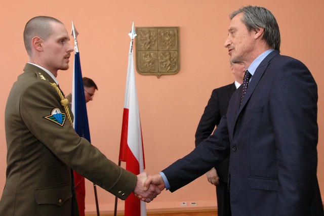 K ocenění vojákům pogratuloval i ministr obrany Martin Stropnický