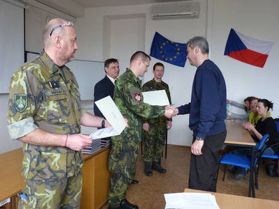 Novináři a humanitární pracovníci vyškovský kurz přežili