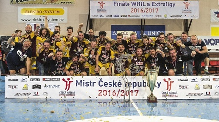   Házenkářská Dukla Praha - mistři Extraligy 2016-2017