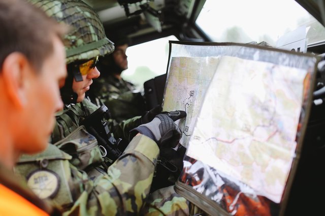  Plánování trasy společně s představitelem jednotky logistiky pěšího praporu POL v místě styku