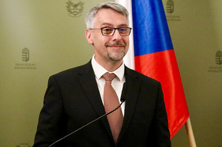 Ministr obrany Lubomír Metnar na tiskové konferenci
